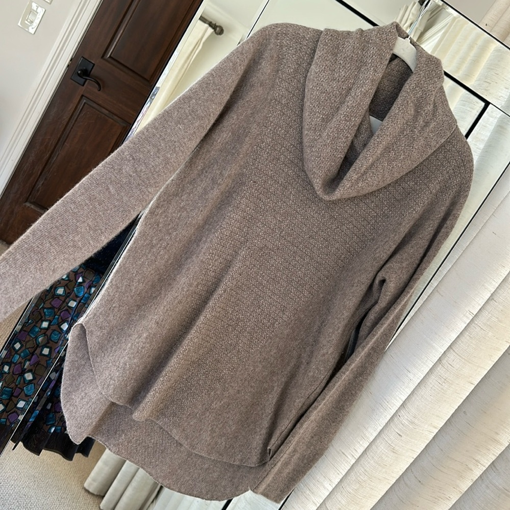 Cynthia Rowley cashmere sweater. Size s, but could fit a medium
